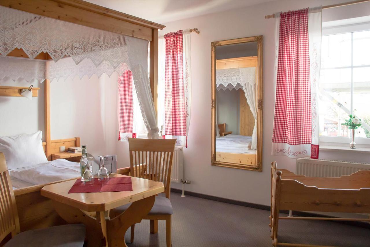 Hotel Gasthof Weisser Loewe Burgthann Exterior photo
